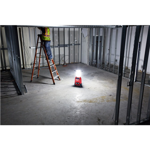 MM LAMPA STREFOWA 9000lm M18 ONESLDP-0